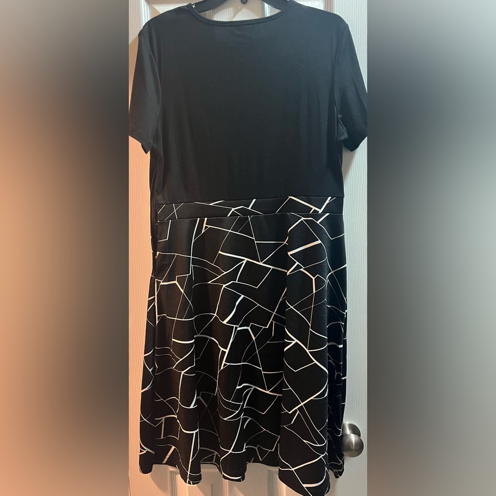 Women’s XL Dress - Picture 4 of 6